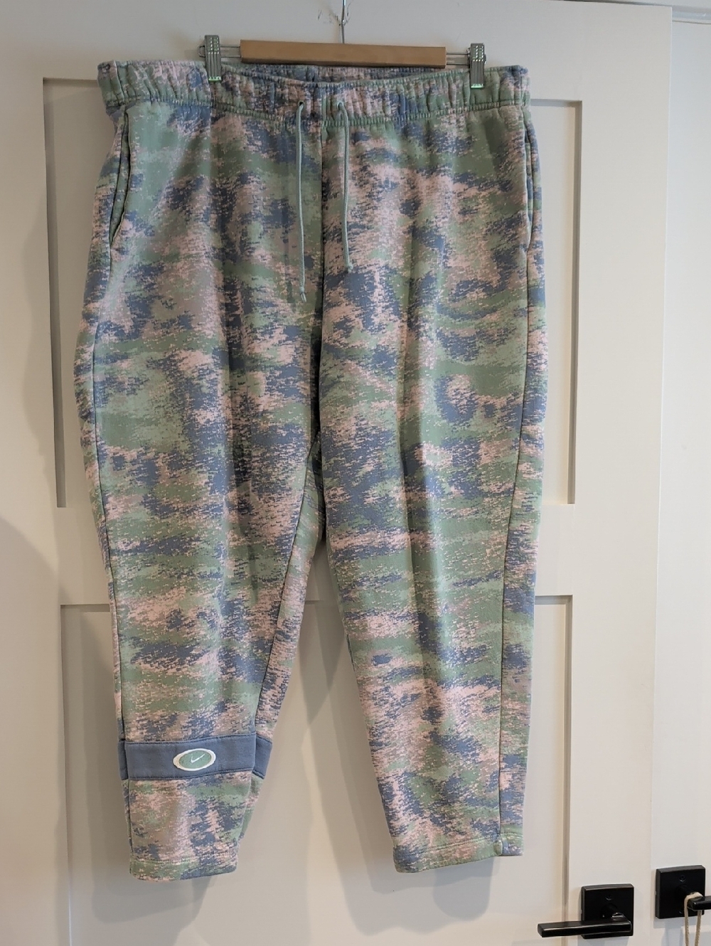 Nike Pastel Camo Sweatpants in Green, Green & Tan